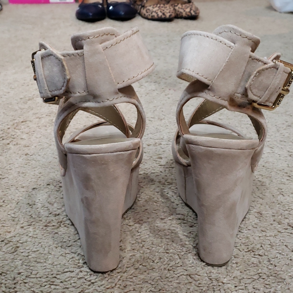Shoes - Picture 4 of 4